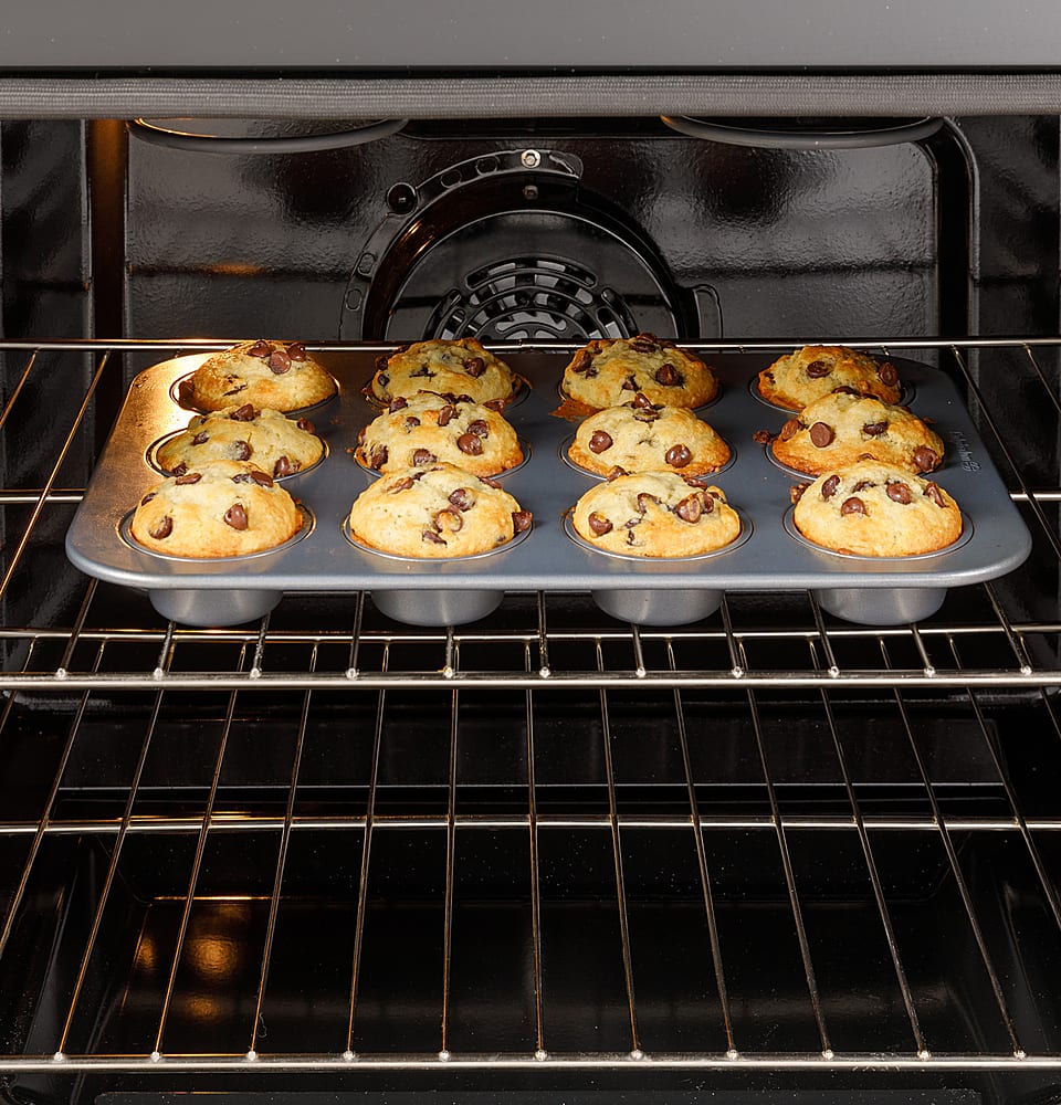 GE - 30 in. Wide 5 Burners 5.3 Cu. Ft. Freestanding Gas Convection Range with Steam Cleaning and EasyWash Oven Tray - Stainless Steel
