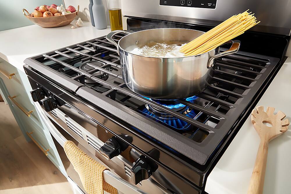 Whirlpool - 30 in. Wide 4 burners 5.3 cu. ft. Freestanding Gas Range with Cooktop Flexibility - Black