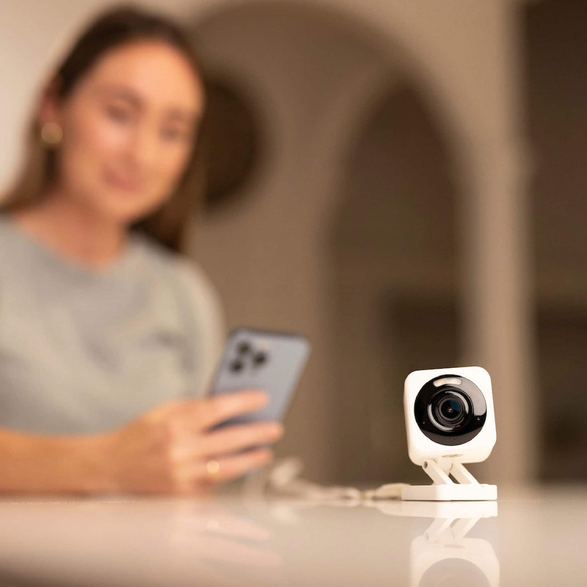 Smart Security Camera Wyze Cam v4 - 2.5K QHD Indoor/Outdoor WiFi Security Camera w/ Color Night Vision & Motion Alerts - White