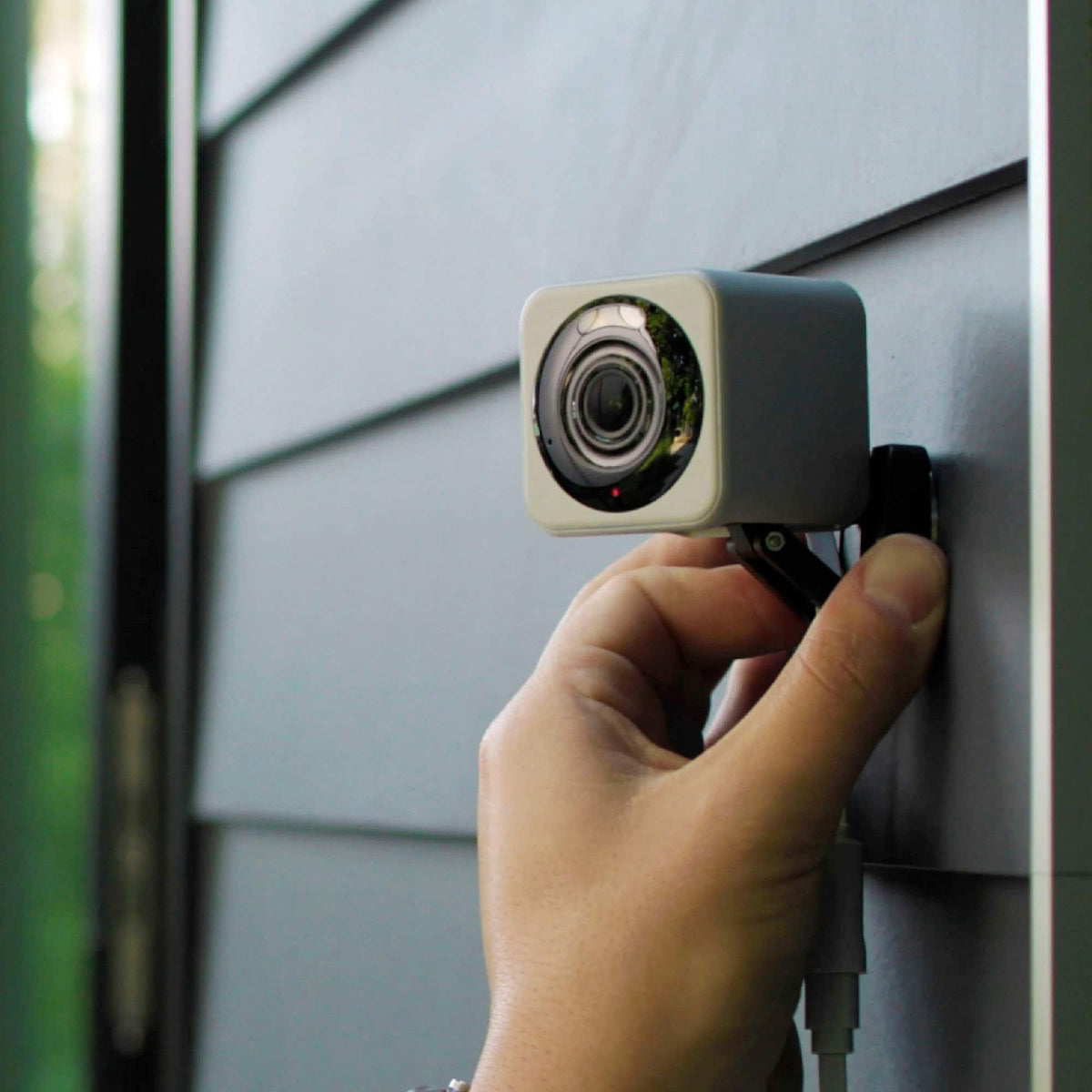 Wyze - Cam v4 - Indoor/Outdoor, Plug-in, 2.5K WiFi Security Camera with Color Night Vision & Motion Activated Spotlight - Gray