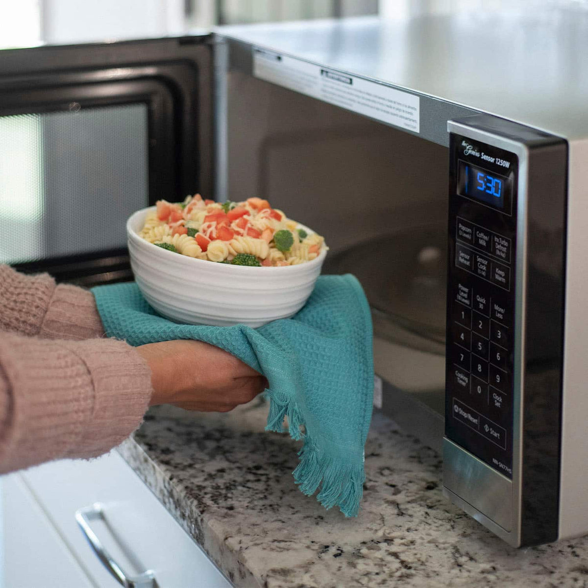Panasonic - 1.6 Cu. Ft. 1250Watt Countertop Microwave Oven with Cyclonic Inverter Technology - Stainless Steel/silver