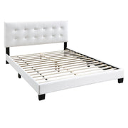 Cama de estilo moderno con cabecero rectangular tapizado