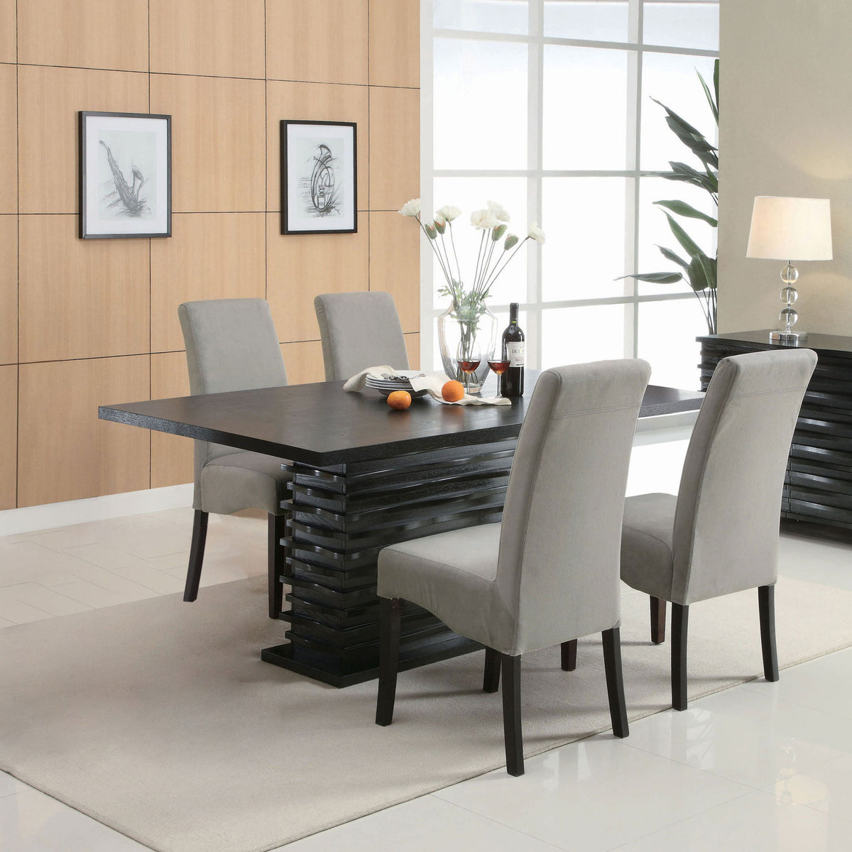 Shandra - Juego de comedor de 5 piezas con mesa y sillas laterales tapizadas - Gris