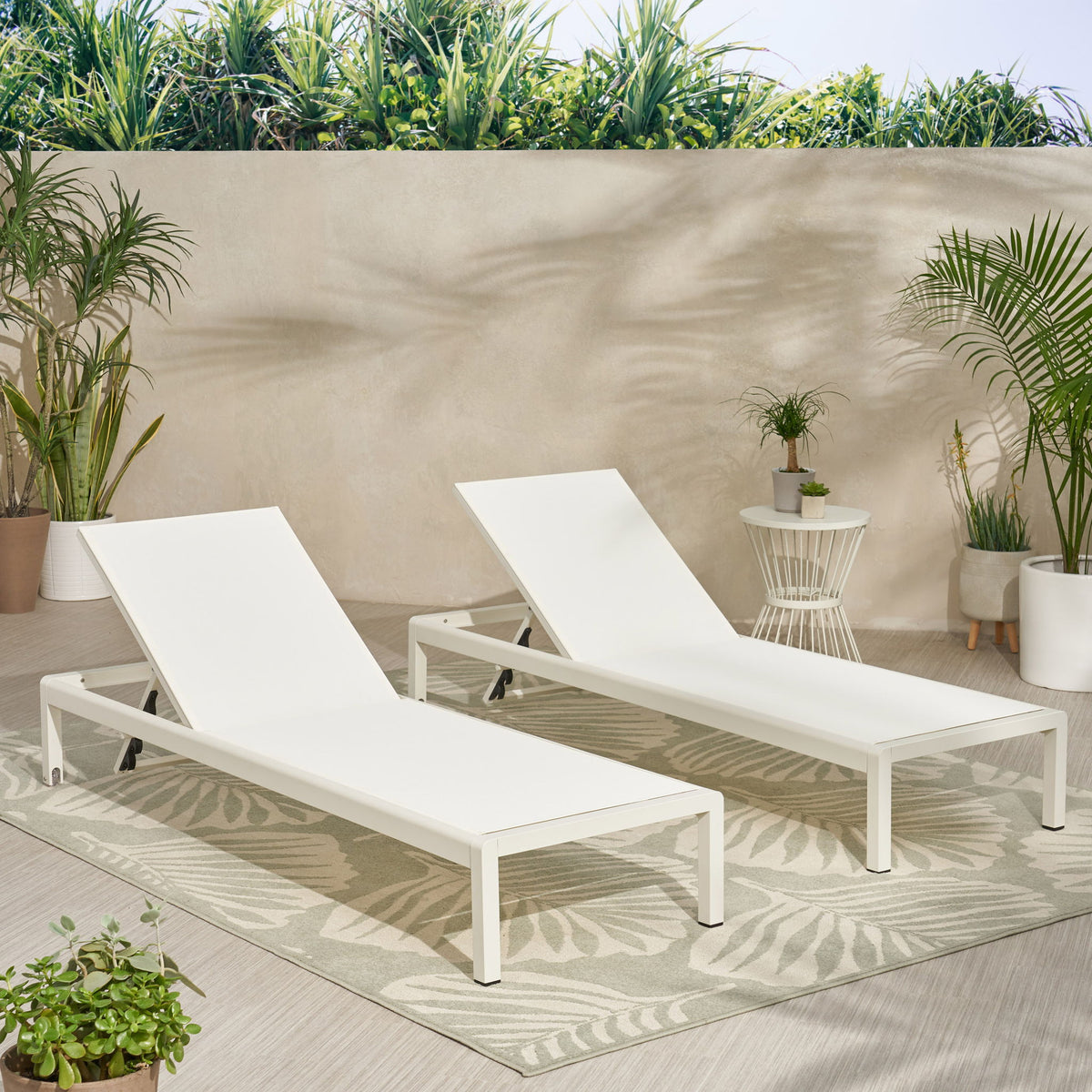 Outdoor Patio Chaise Lounge With 5 Reclining Positions