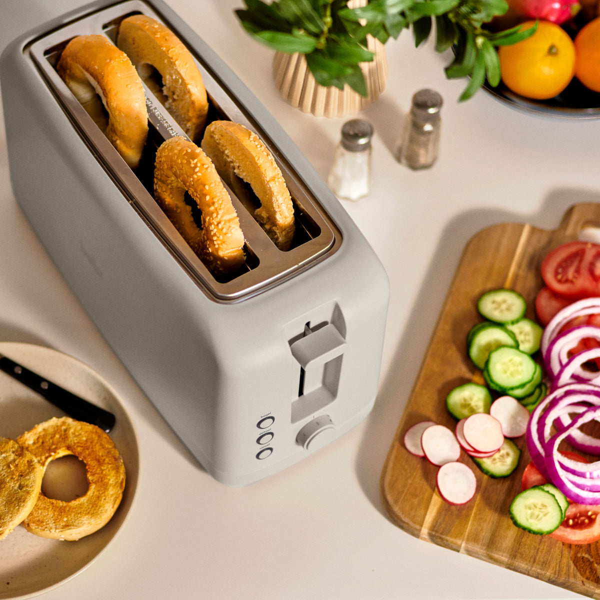 Bella - Fits-anywhere Kitchenware: 4-Slice Slim Toaster with Long Wide Slots - Oatmilk