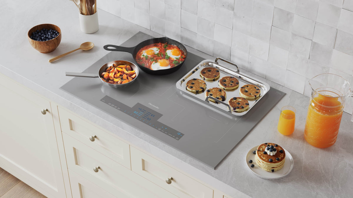 Thermador - Liberty 30" Built-In Electric Induction Smart Cooktop with 5 Elements - Titanium Gray