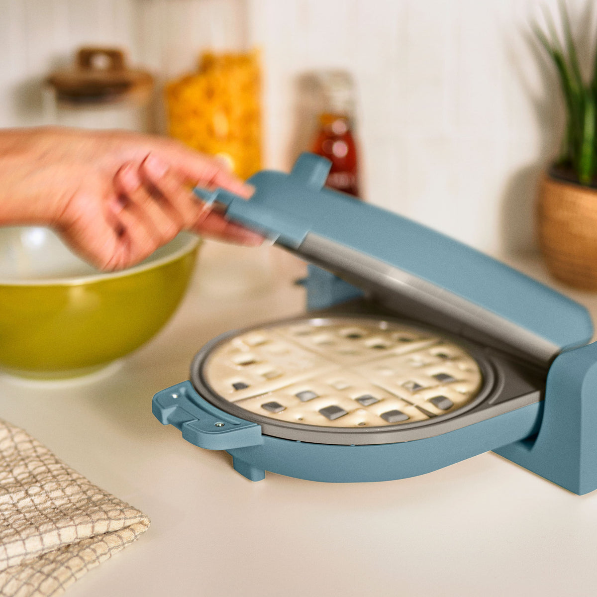 Bella - Fits-anywhere Kitchenware: Flip & Store Belgian Waffle Maker - Surf