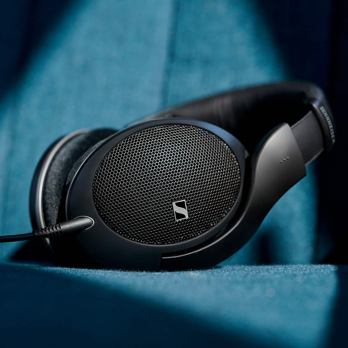 Sennheiser - HD 550 Over-Ear Open-Back Wired Audiophile Headphones - Black