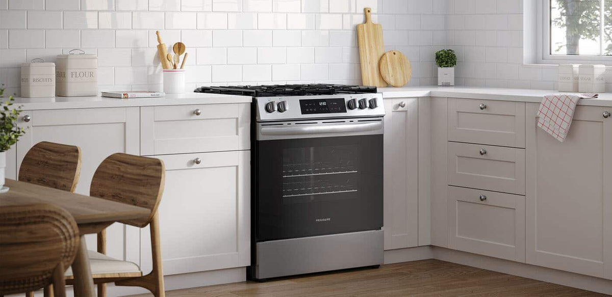 Frigidaire - 30 in. Wide 5 burners 5.1 Cu ft. Slide In Gas Range with Air Fry and 18K BTU Burner - Stainless Steel