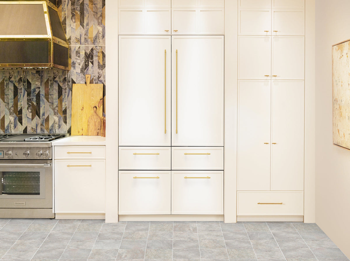 Thermador - Freedom Collection 48 in Wide 16.5 Cu. Ft. Smart Built-in Bottom Refrigerator - Custom Panel Ready