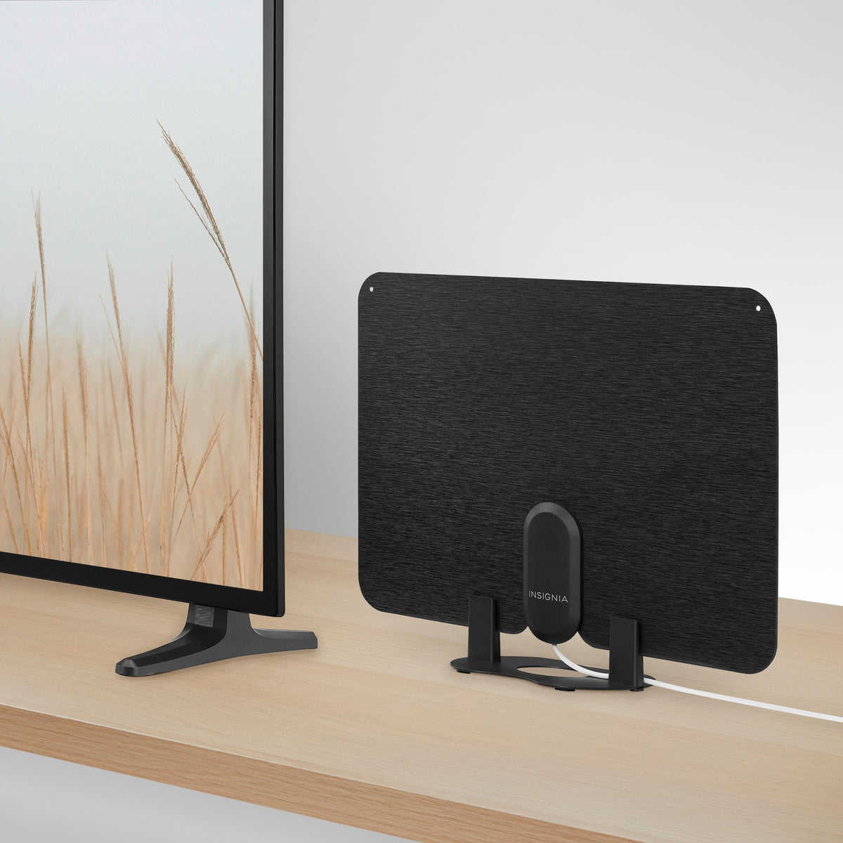 Insignia™ - Amplified Ultra-Thin Indoor HDTV Antenna with 60-Mile Range - Black/White