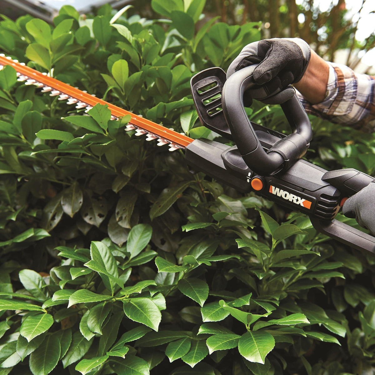 WORX - 24" Electric Hedge Trimmer with Rotating Handle - Black