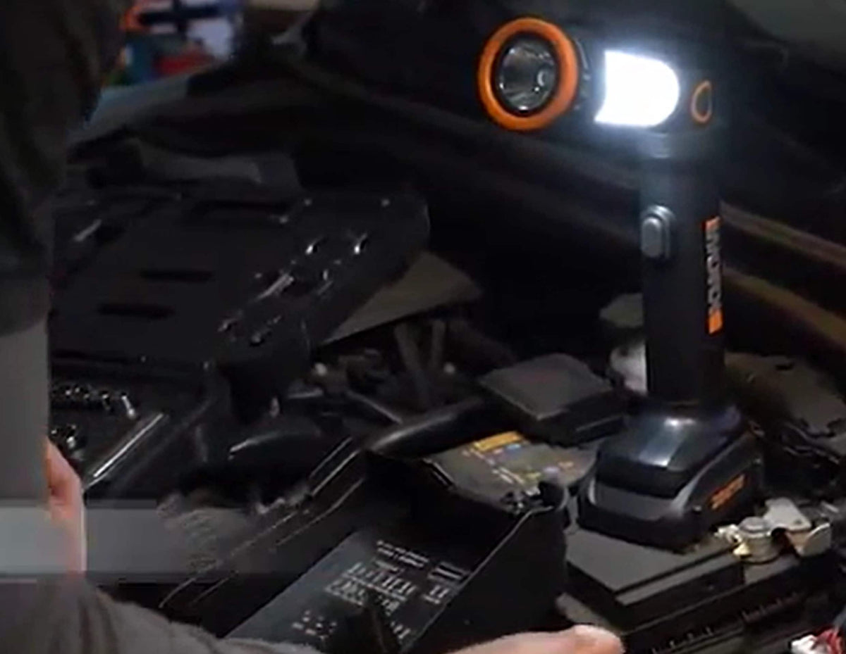 WORX - 20V Power Share Multi-Function LED Flashlight with Battery and Charger - Black