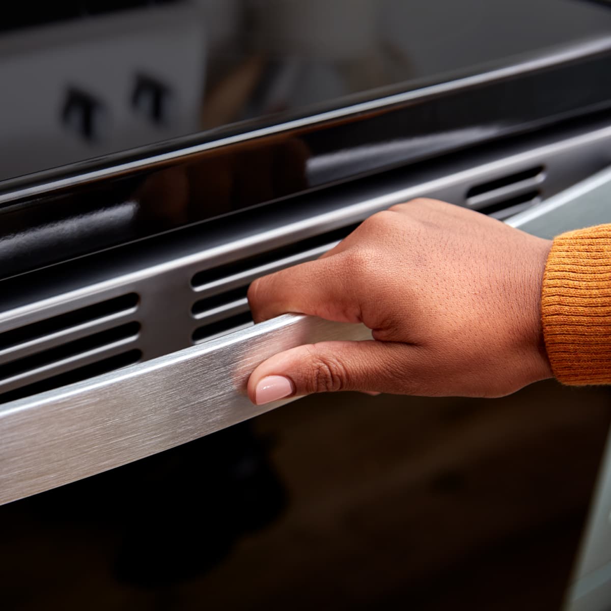 Whirlpool - 30 in. Wide 5 elements 5.3 cu. ft. Freestanding Electric Range with Cooktop Flexibility - Stainless Steel