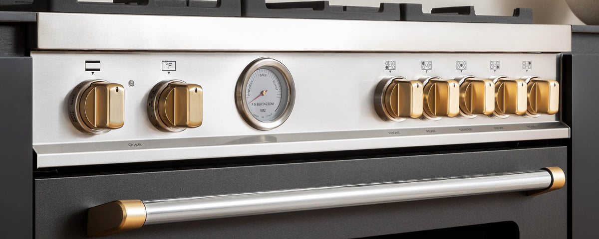 Bertazzoni - 36" Master Series Dual Fuel Range - Nero Matt/Gold - Black
