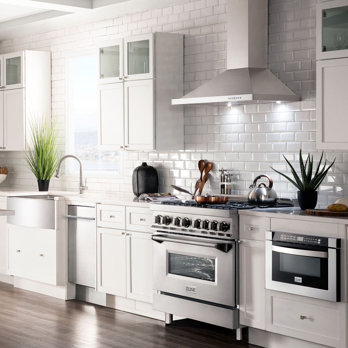 ZLINE - 30 inches - Externally Vented & Convertible - Wall Range Hood - Silver