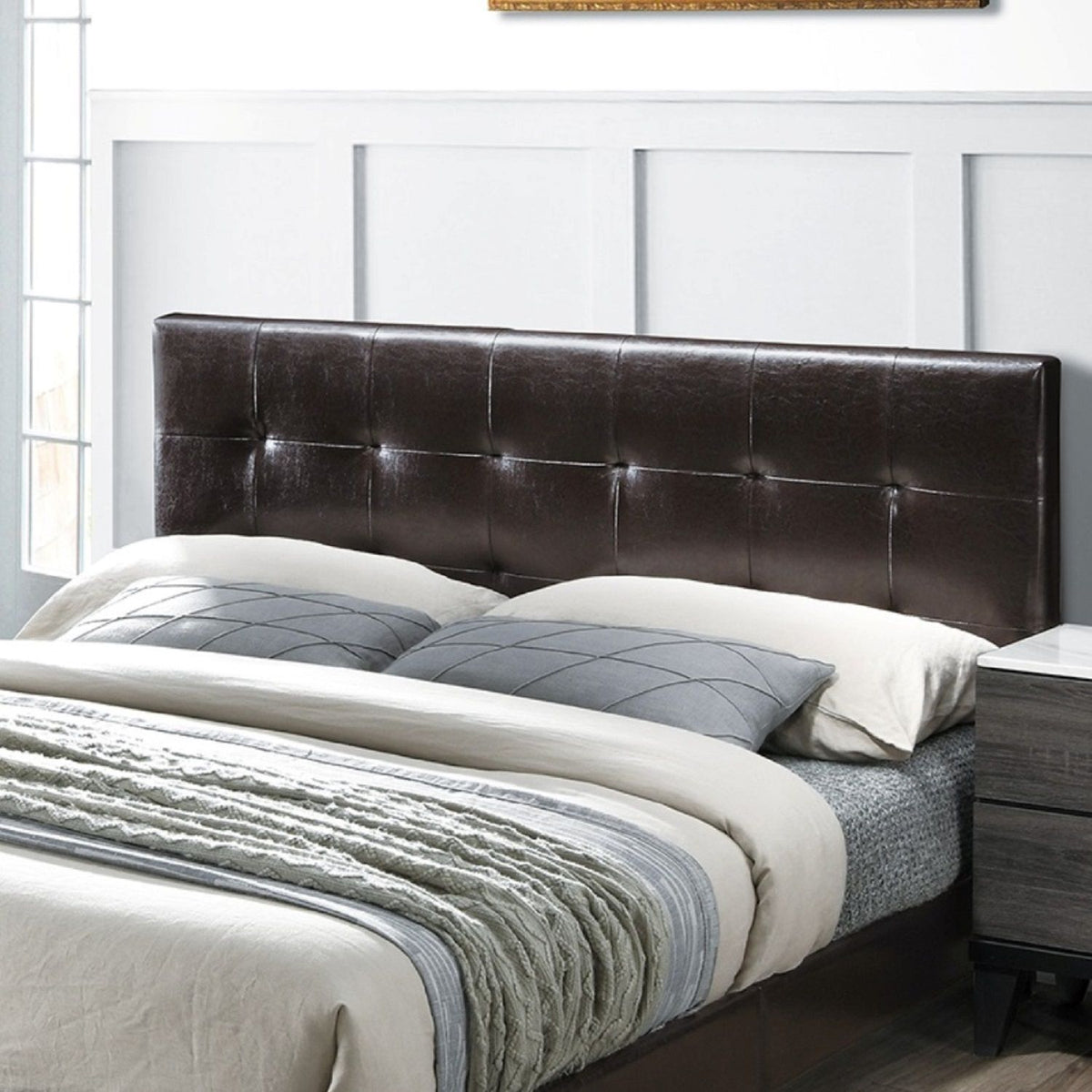 Cama de estilo contemporáneo, cabecera rectangular