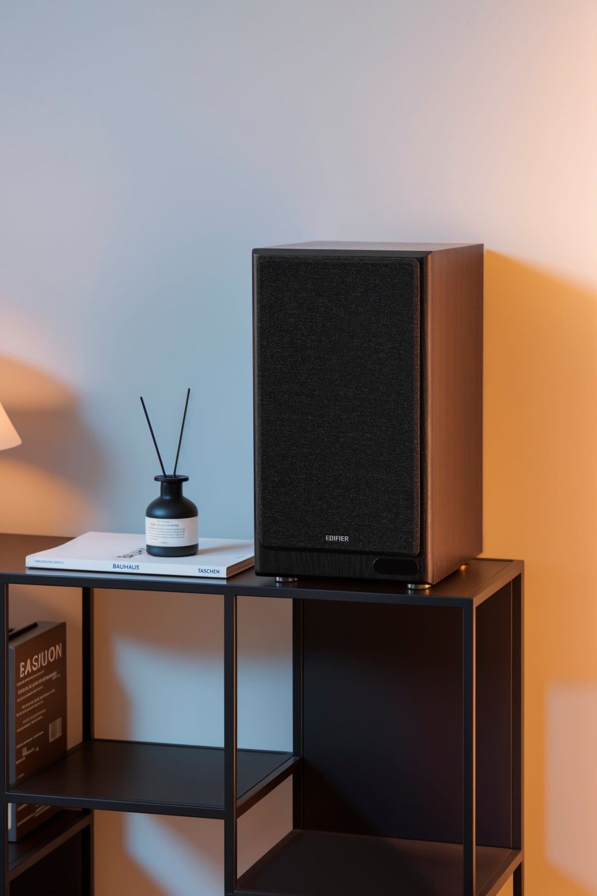 Edifier - R2750DBMKII Audiophile Active Bookshelf Bluetooth 6.0 and Optical Input - 2.0 Speaker (Pair) - Brown