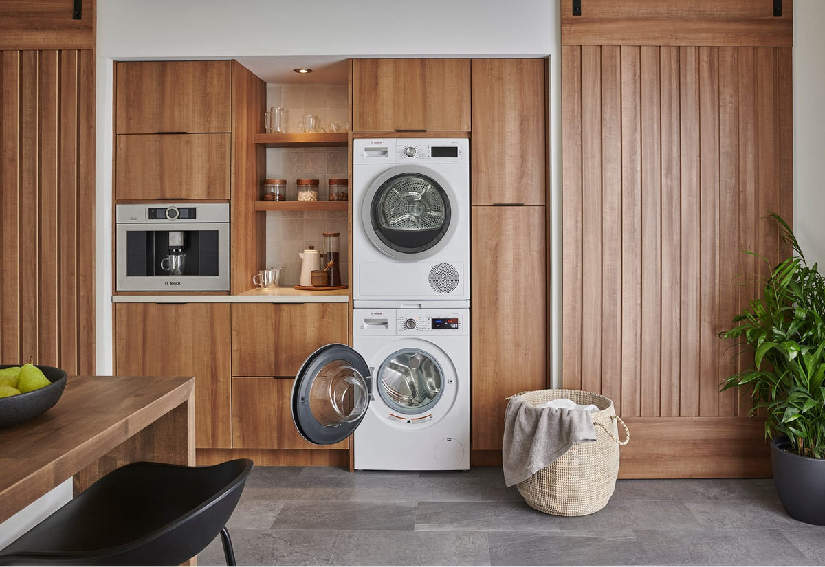 Bosch - 500 Series 4 Cu. Ft. Stackable Smart Electric Dryer with Self-Cleaning Condenser - White