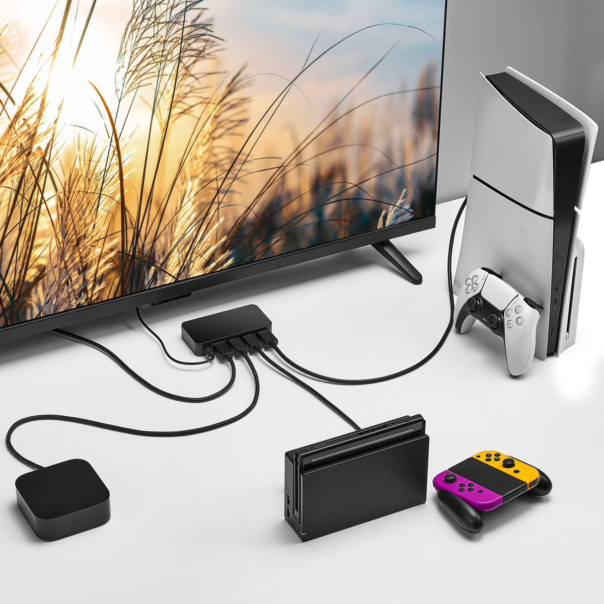 Insignia™ - HDMI 3-Port Switch with 4K HDR Inputs - Black