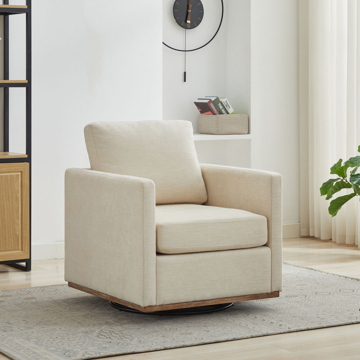 Sillón decorativo giratorio tapizado de forma cuadrada
