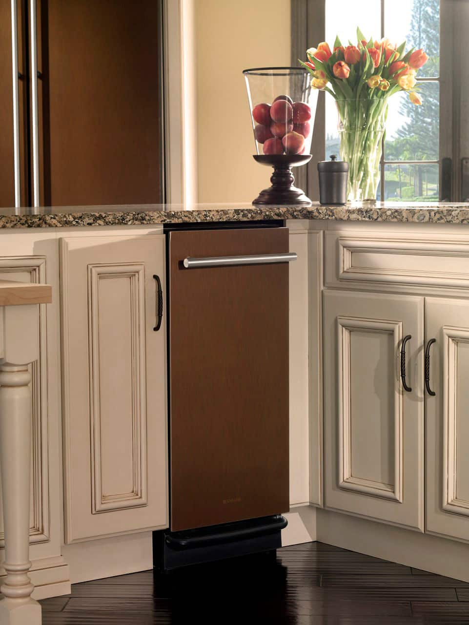 JennAir - 15" Built-in Trash Compactor - Custom Panel Ready