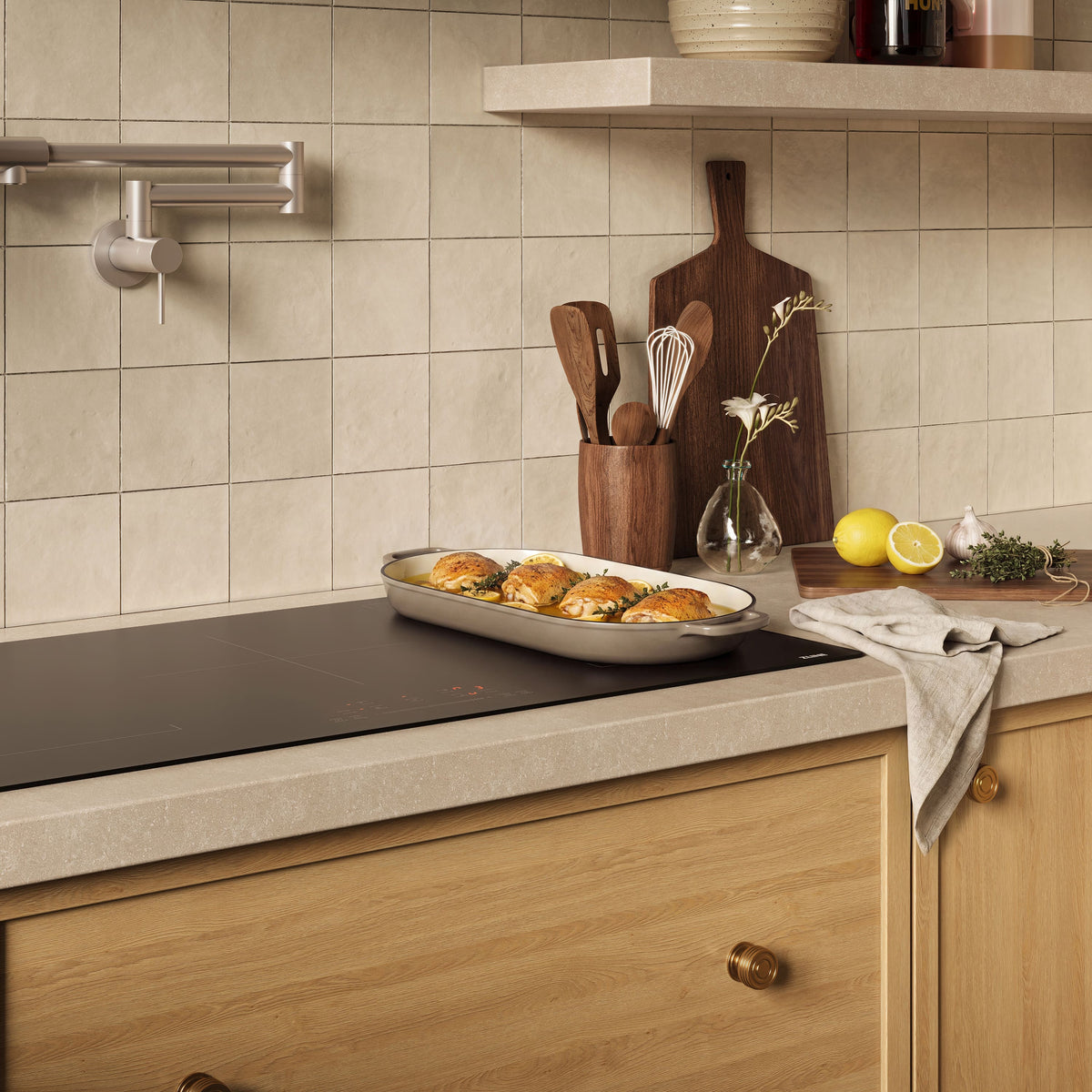 ZLINE - 36 in. Drop-in Induction Cooktop with Anti-Scratch Glass and 5 Elements - Black