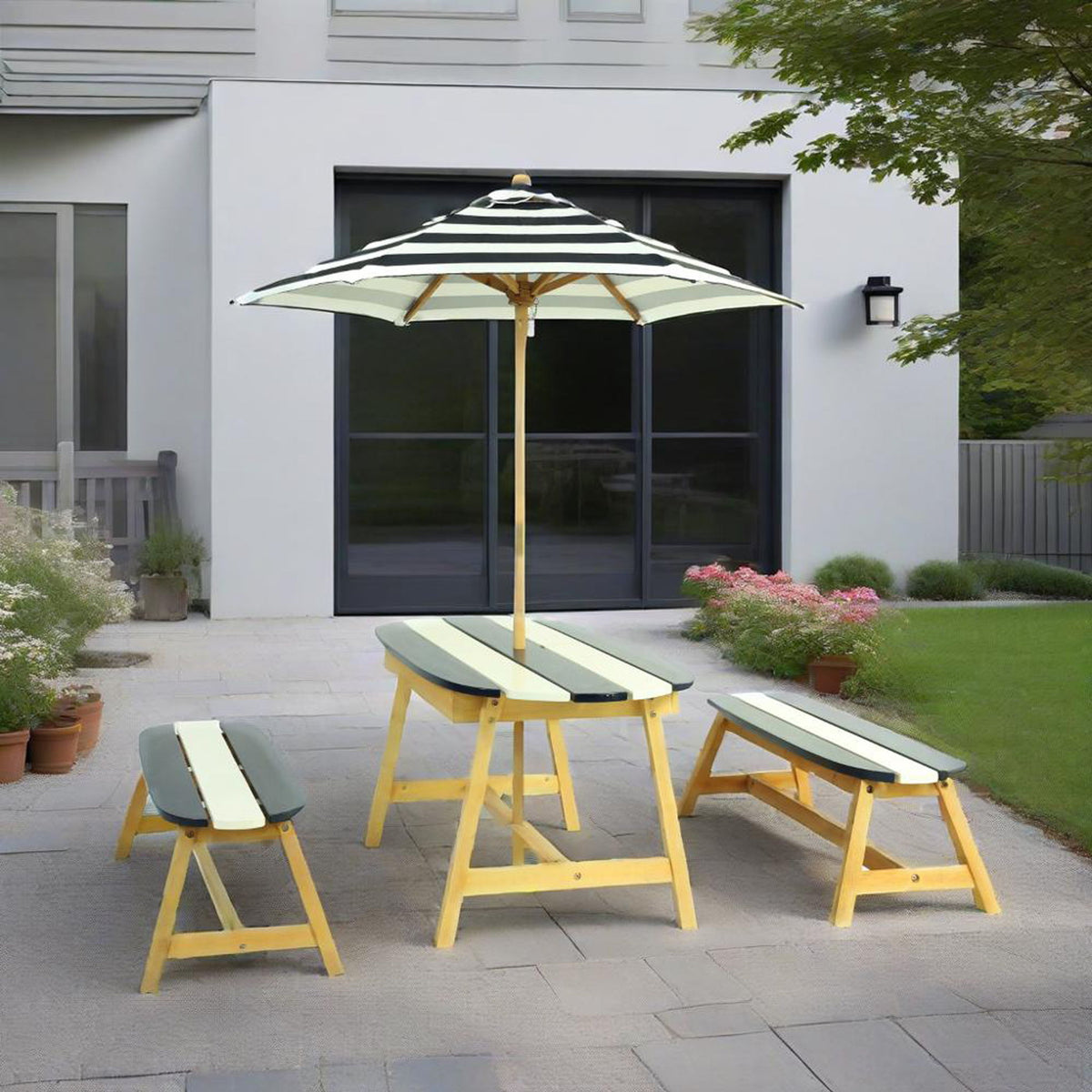 Mesa de picnic Naturally Playful para niños con sombrilla, diversión en interiores / exteriores - Rayas azules / blancas