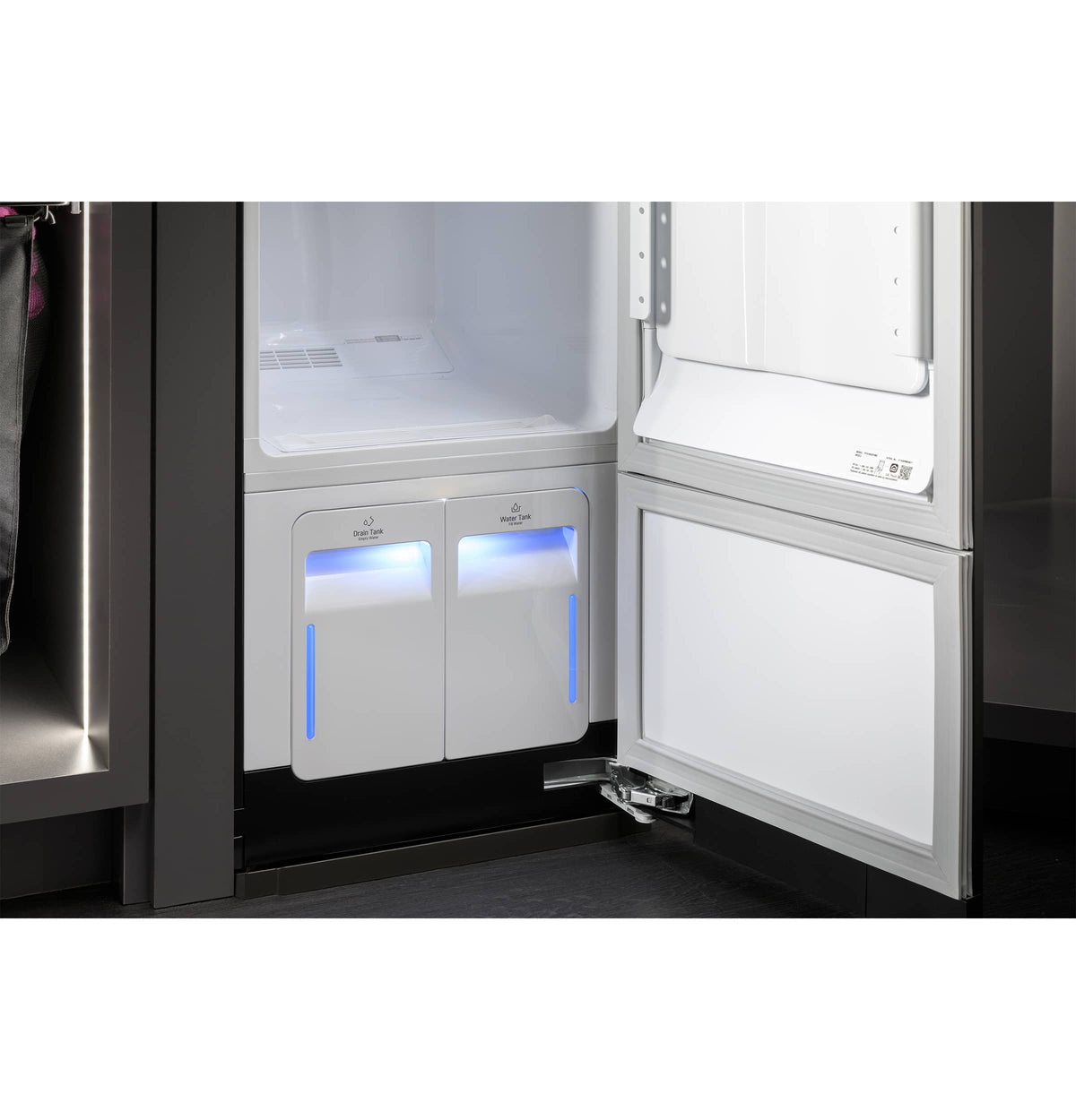 GE Profile - Steam Closet with Fabric Refresh - Mirrored Carbon