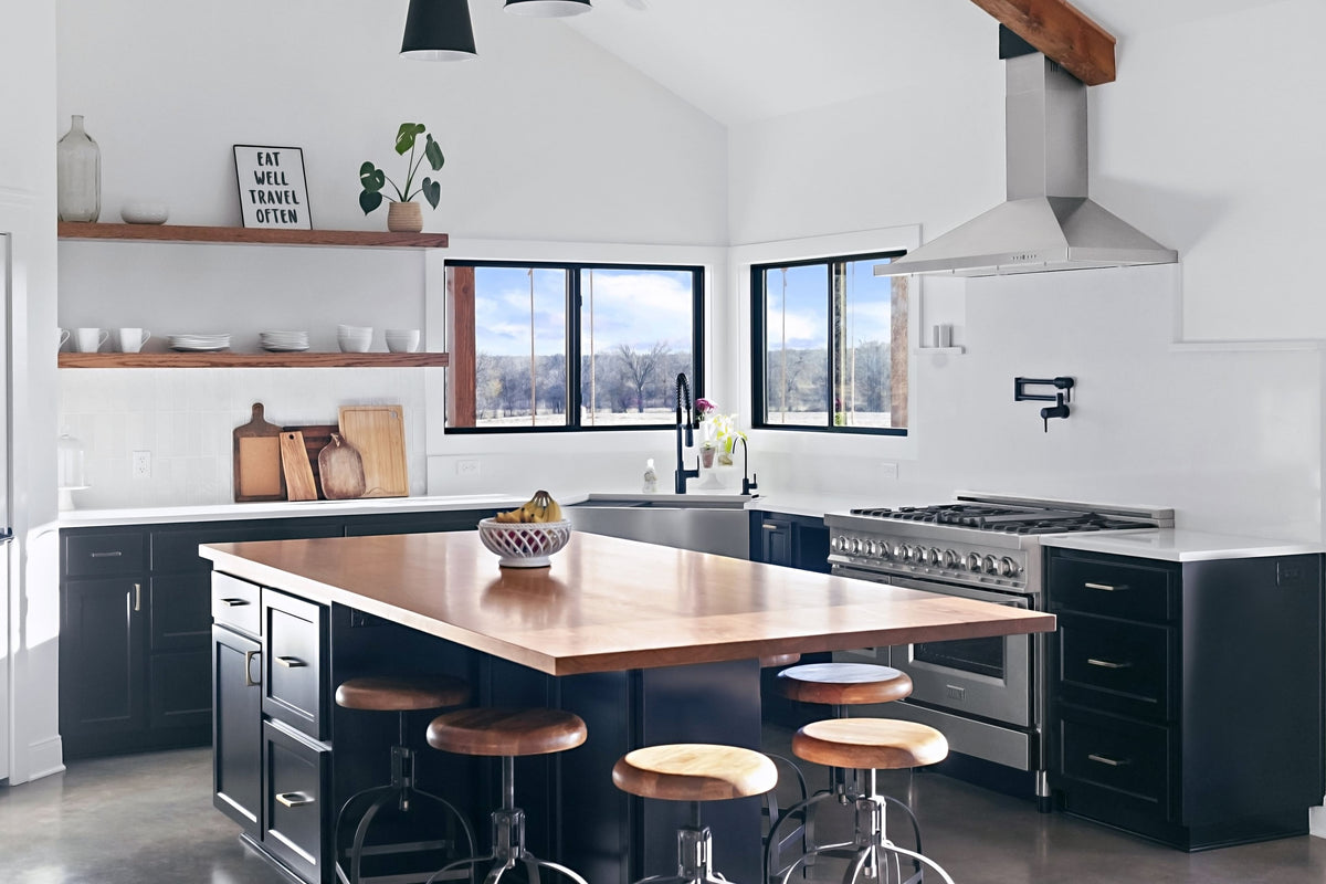 ZLINE - 48 inches - Externally Vented & Convertible - Wall Range Hood - Silver