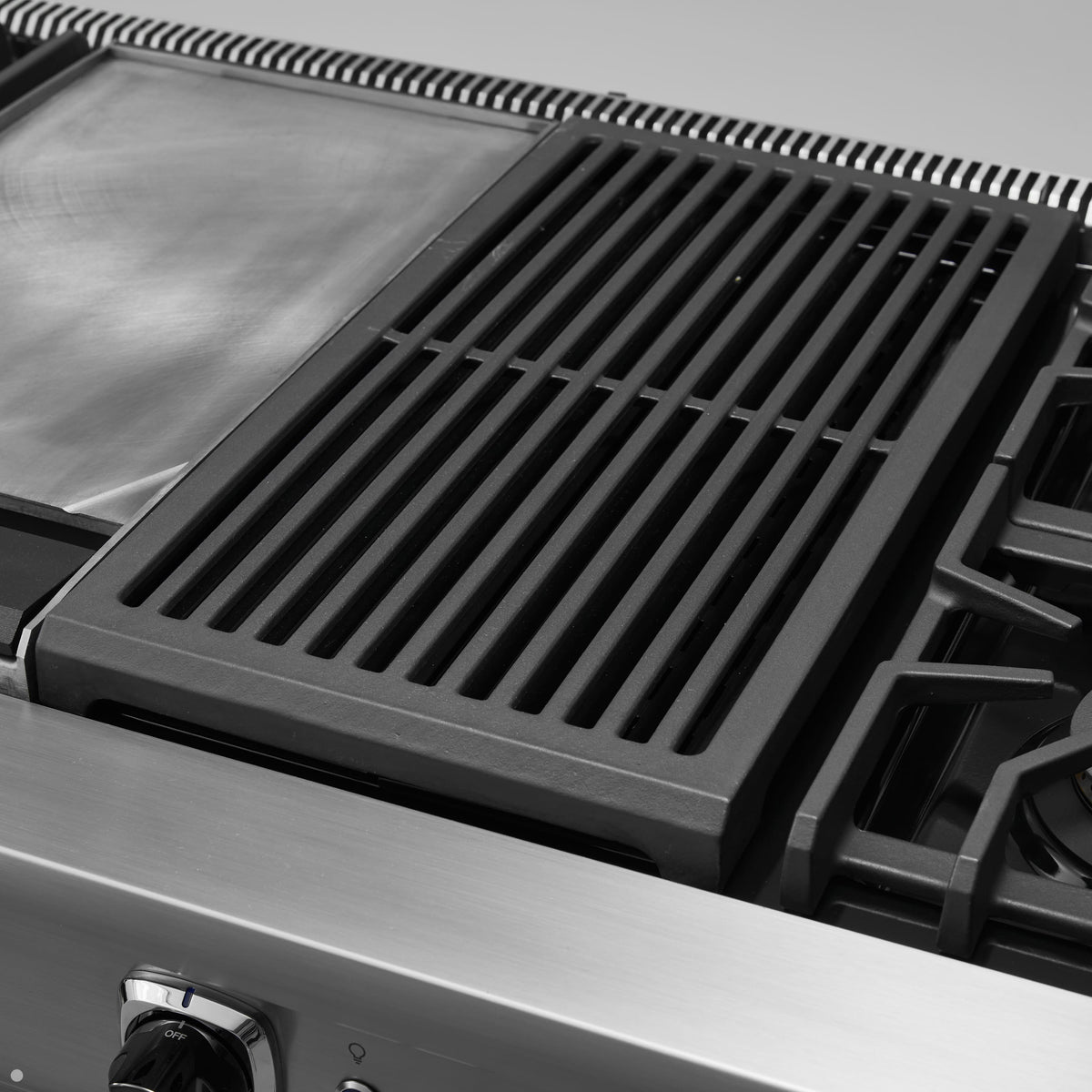Viking - 48 in. Wide 8 Burner 5-Series Gas Open Burner Range - Damascus Gray