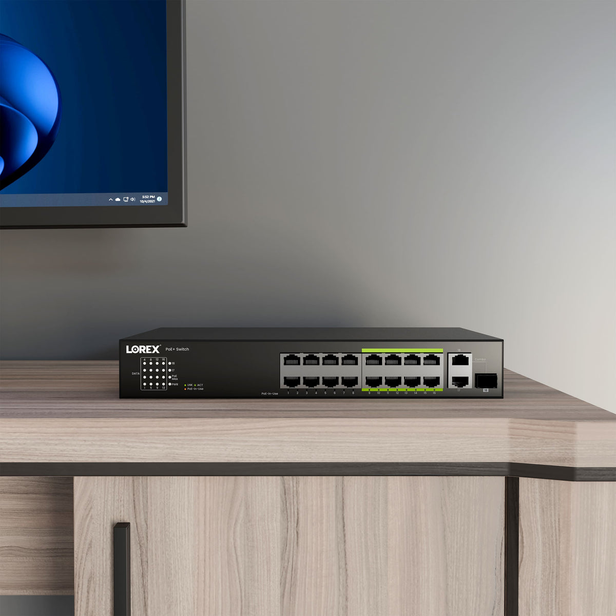 Lorex - 16-Port Unmanaged Switch (8-port ePoE and 8-port PoE+) 10/100/1000Mbps and 250W Power Budget - Black