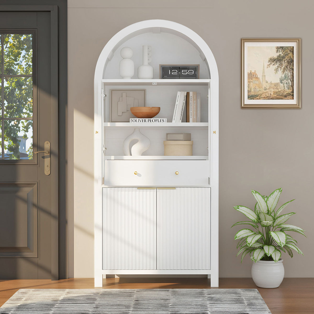Gabinete de despensa alto y arqueado con diseño acanalado, estantes ajustables, puerta de vidrio y cajón oculto para cocina