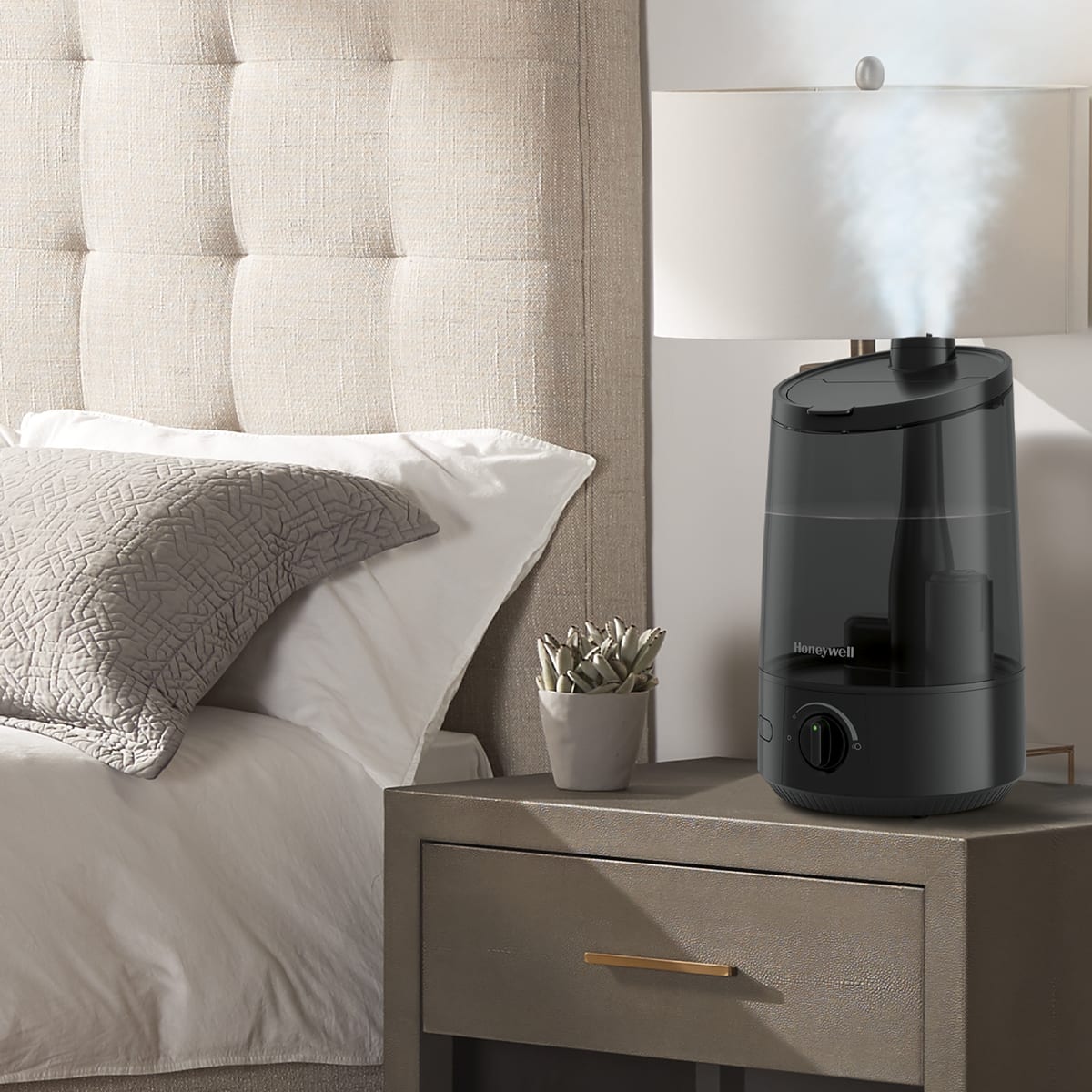 Honeywell - Top Fill 1.25 gallon Ultrasonic Cool Mist Humidifier - Black