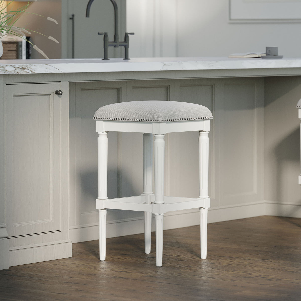 Taburete cuadrado con asiento tapizado