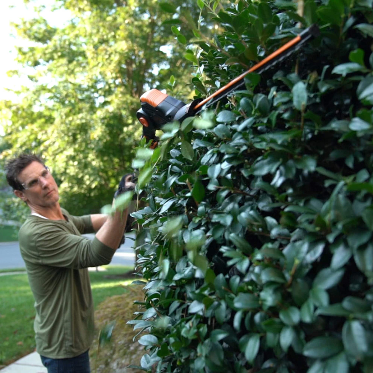 WORX - 20V Power Share Cordless 20V 20" 2-in-1 Hedge Trimmer - Black