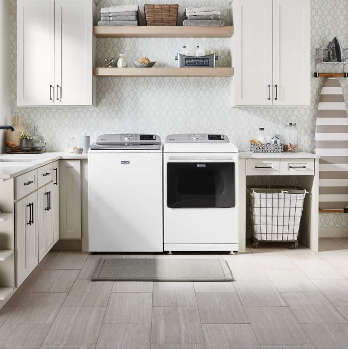 Maytag - 5.3 Cu. Ft. High Efficiency Smart Top Load Washer with Extra Power Button - White