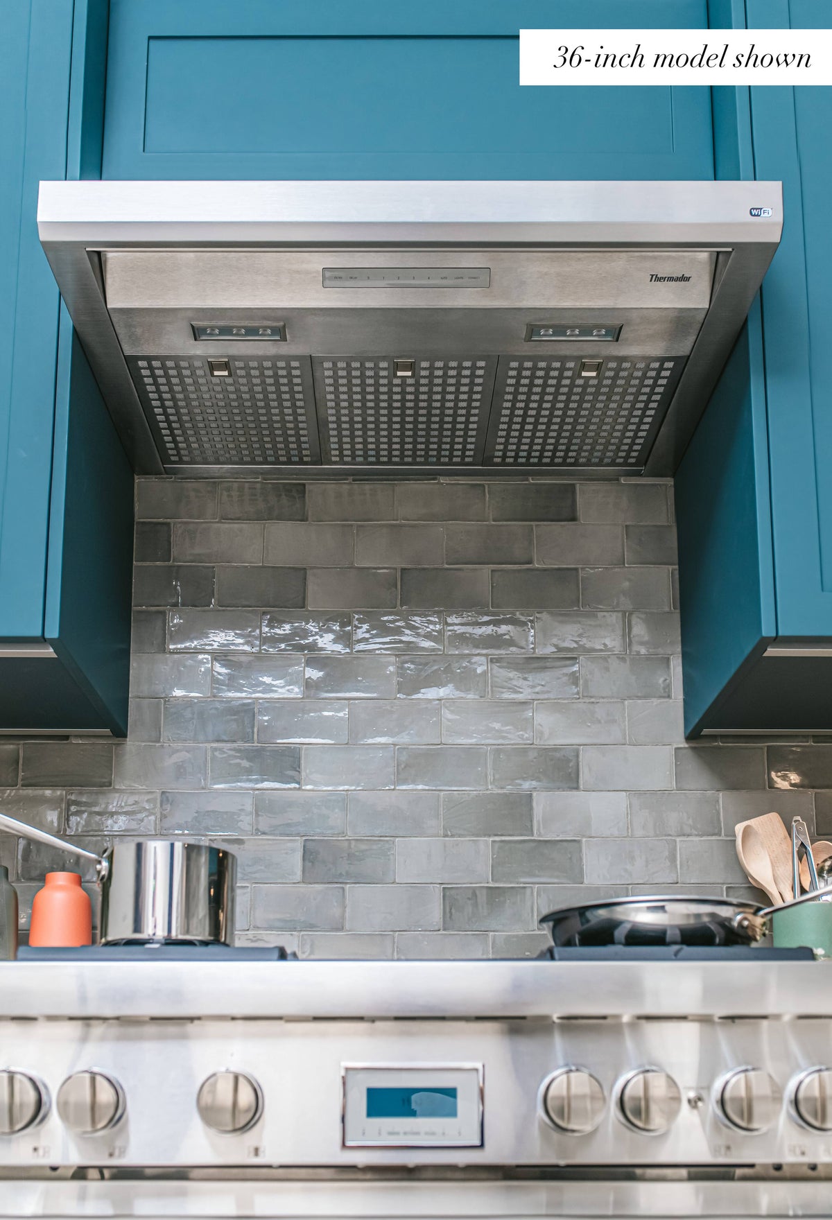 Thermador Masterpiece - 48 inches - Externally Vented & Recirculating - Wall Range Hood - Stainless Steel