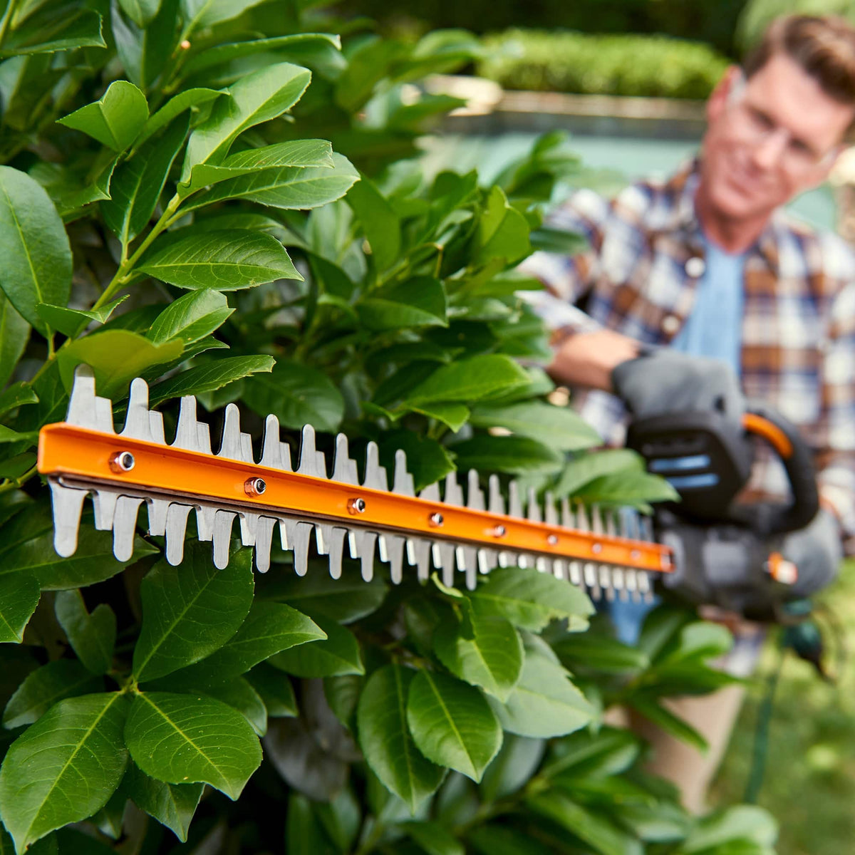 WORX - 24" Electric Hedge Trimmer with Rotating Handle - Black