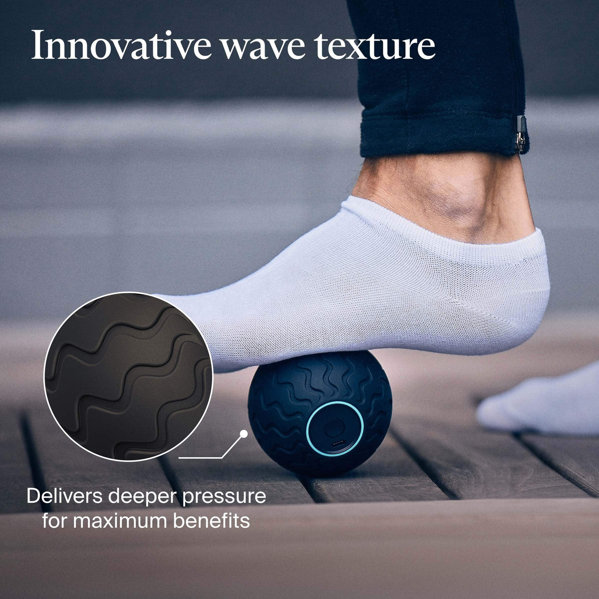 Therabody - WaveSolo - Vibrating Ball Roller For Pinpointed Muscle Relief - Black
