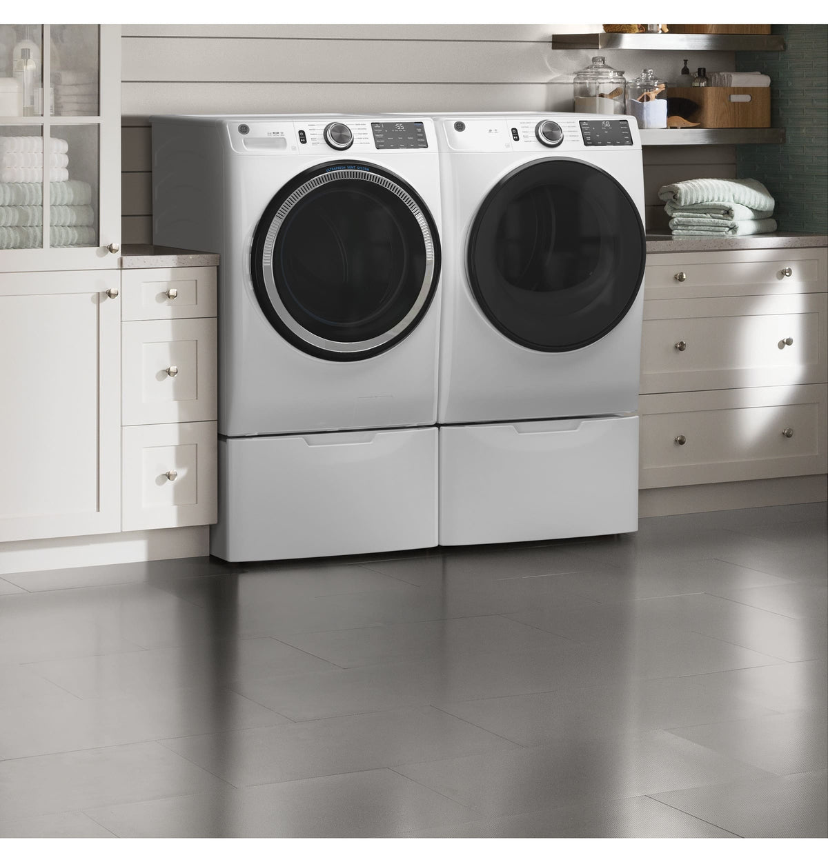 GE - 7.8 Cu. Ft. Stackable Smart 10-Cycle Electric Dryer - White