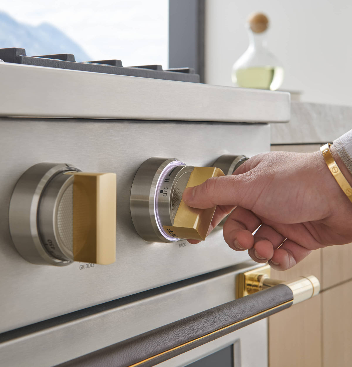 Short Statement Handle for 48" Monogram Pro Ranges - Brass