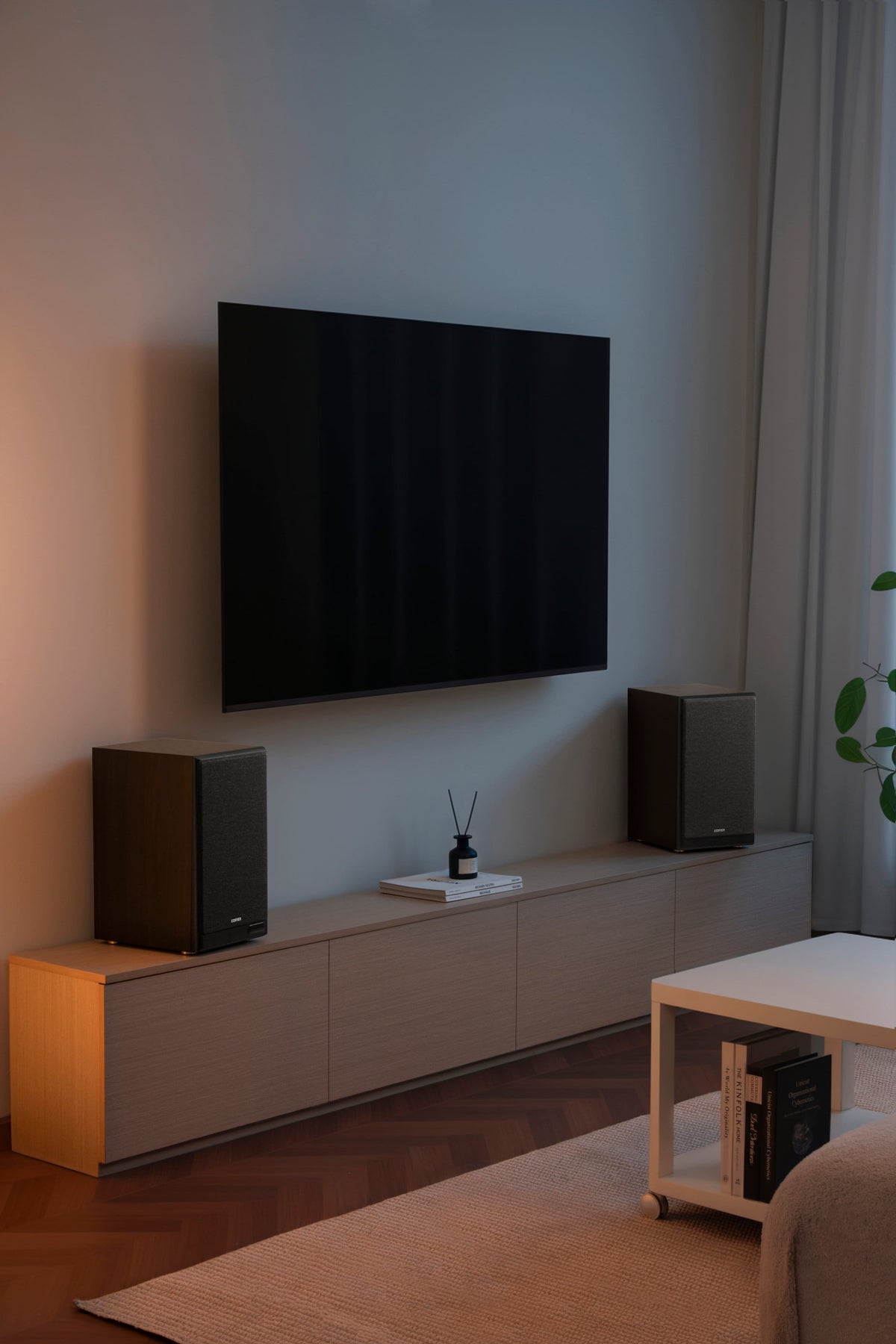 Edifier - R2750DBMKII Audiophile Active Bookshelf Bluetooth 6.0 and Optical Input - 2.0 Speaker (Pair) - Brown