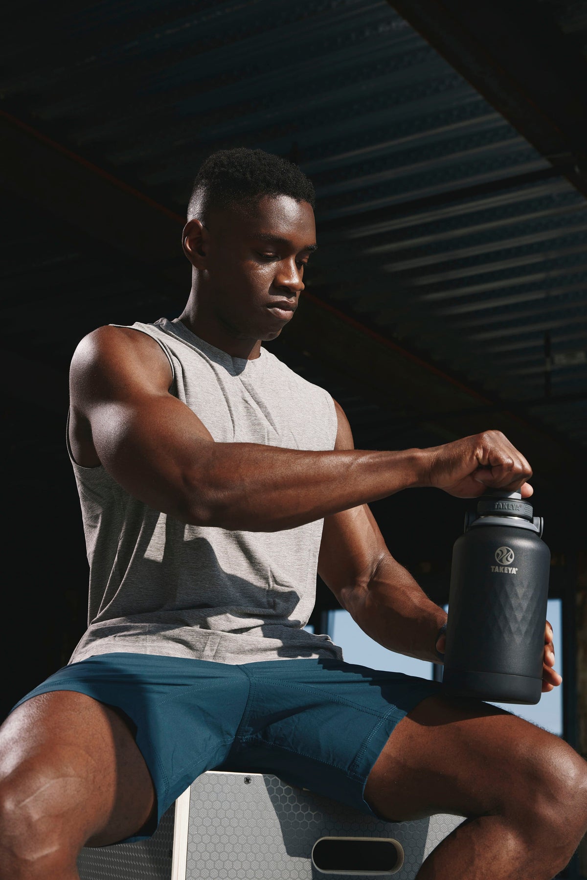Takeya - Sport 64-oz. Wide Handle Leakproof Water Bottle with Spout Lid - Obsidian