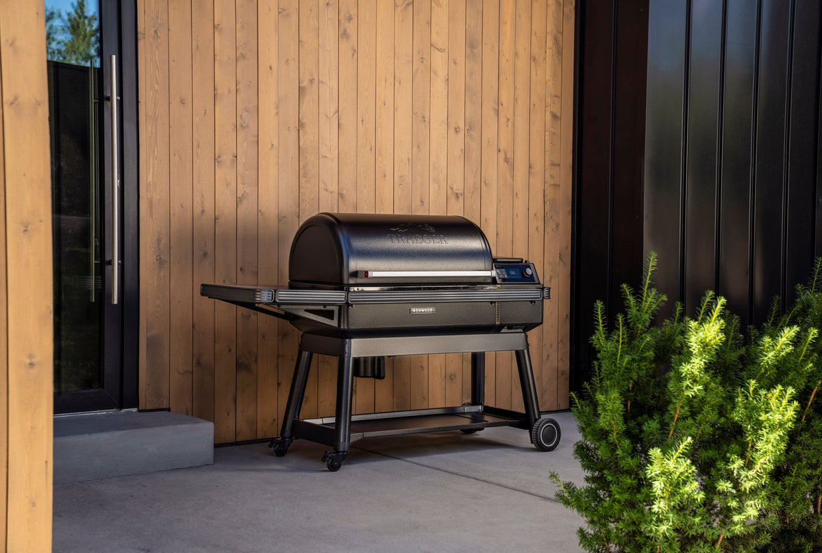 Traeger Grills - Ironwood XL Pellet Grill - Black