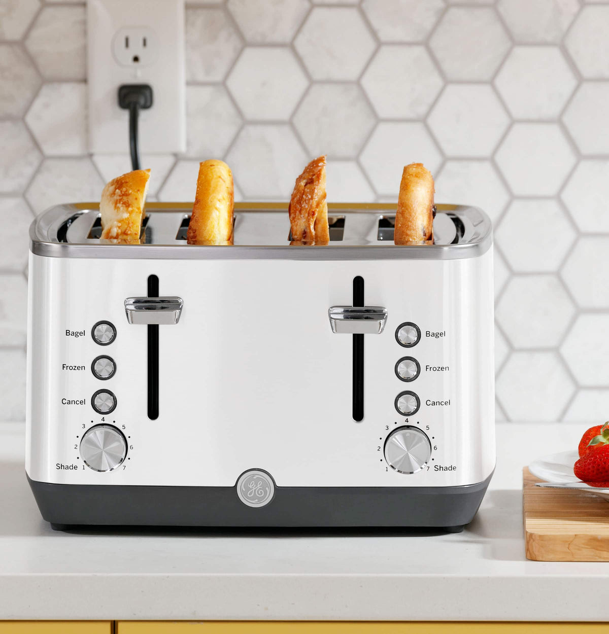 GE - 4-Slice Toaster with 7 Shade Settings and Extra Wide Slots - Snow White