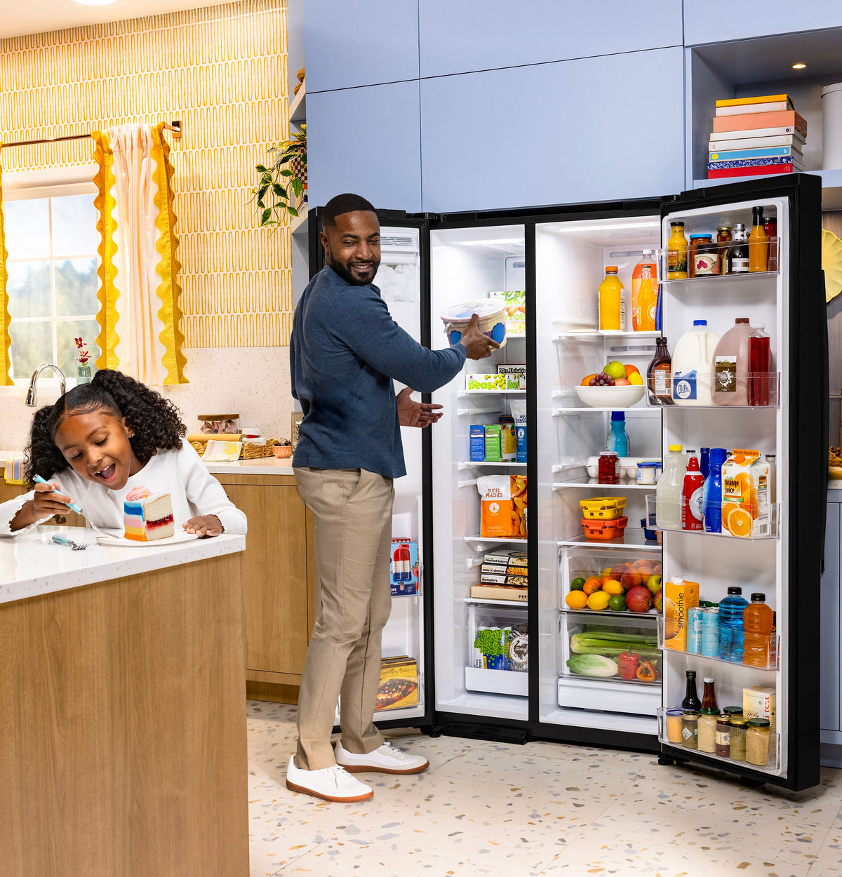 GE - 36 in. Wide 23.6 Cu. Ft. Counter Depth Side-By-Side Refrigerator with Extra Tall Dispenser and In-Door Icemaker - Black