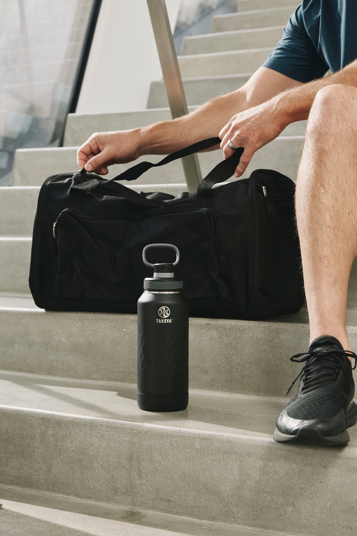 Takeya - Sport 32-oz. Leakproof Water Bottle with Spout Lid - Obsidian