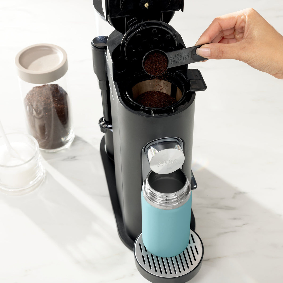 Ninja - Pods & Grounds Specialty Single-Serve Iced Coffee Maker, K-Cup Pod Compatible with Foldaway Milk Frother - Black