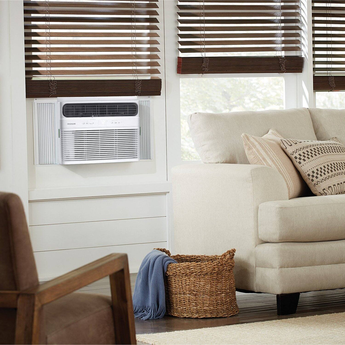 Frigidaire - 12,000 BTU 550 Sq. Ft. Window Air Conditioner with 11,000 BTU Supplemental Heat Function - White